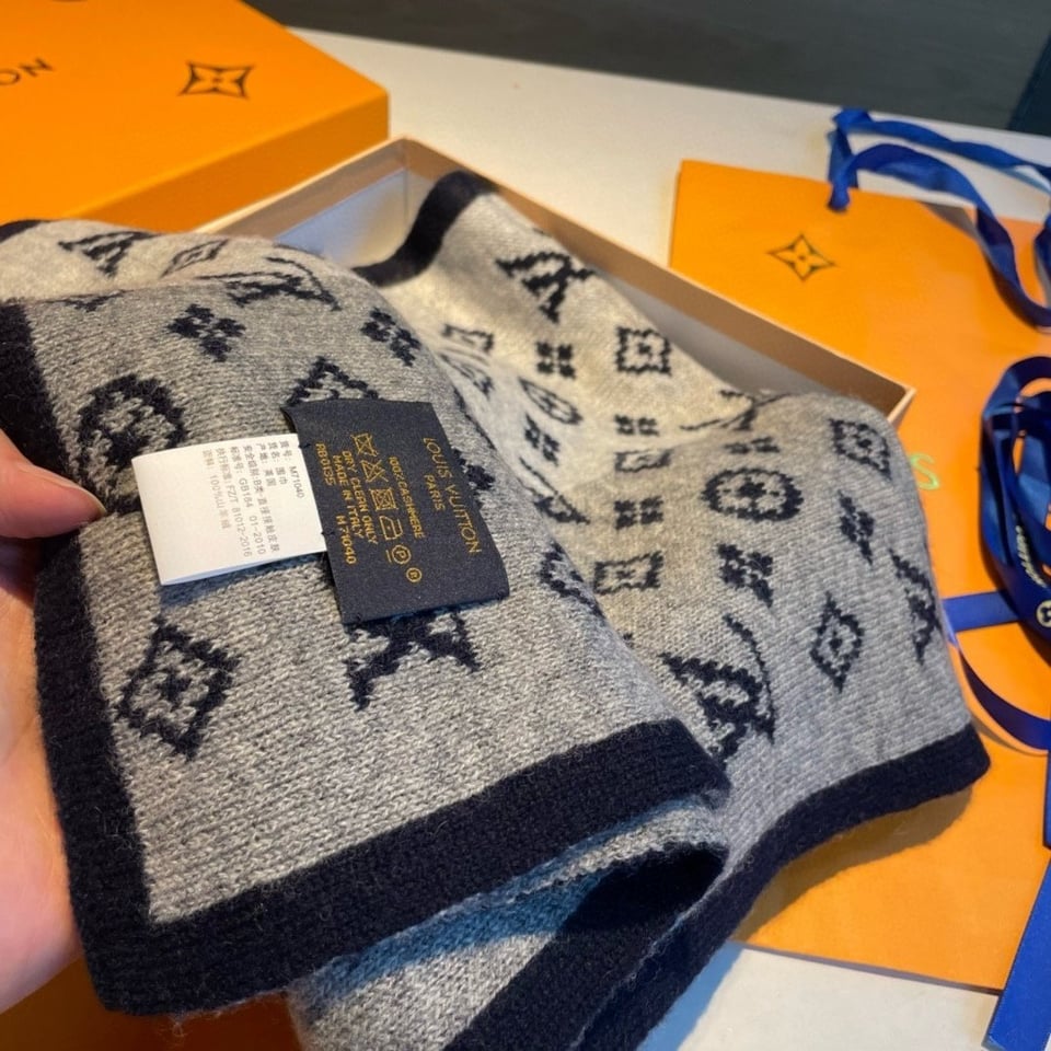 Louis Vuitton Monogram Pattern Allover For Women 180cm view 4