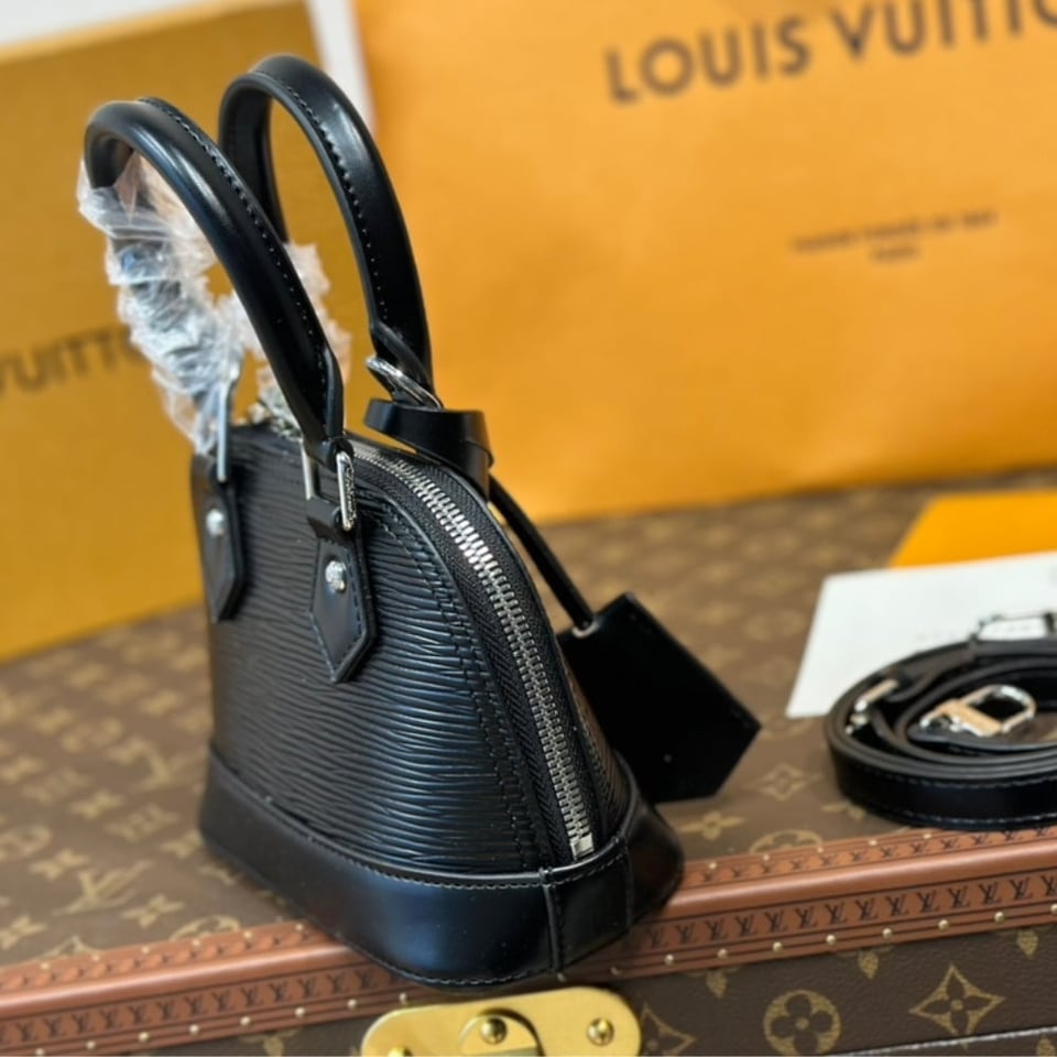 Louis Vuitton Nano Alma Bag Black 18Cm M81945 view 4
