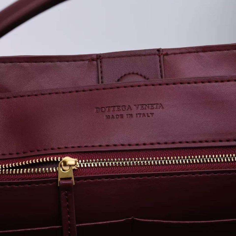 Bottega Veneta Andiamo Leather Top Handle Barolo 25Cm view 5