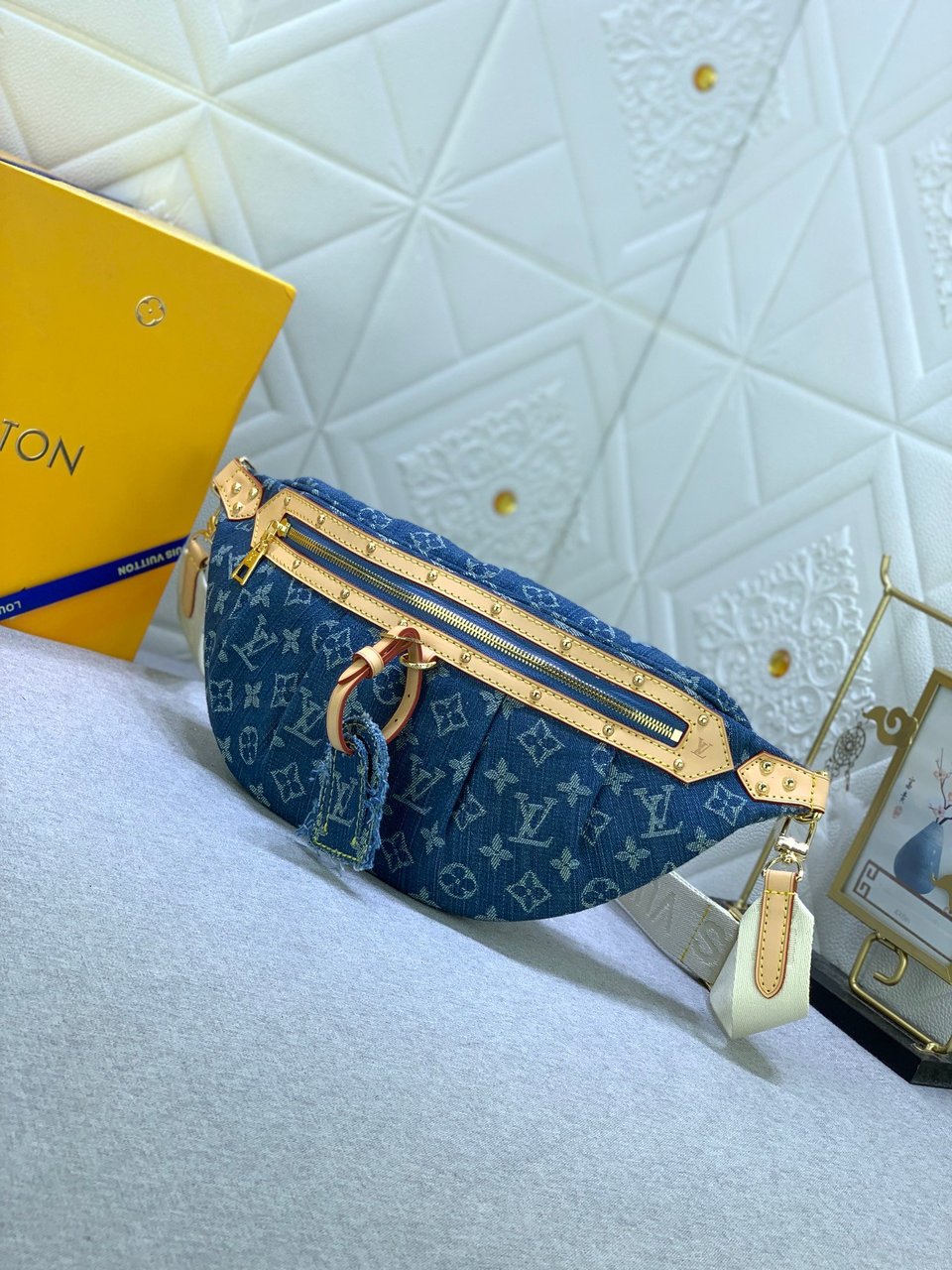 Louis Vuitton Bumbag High Rise Denim Blue 38Cm M46837 view 10