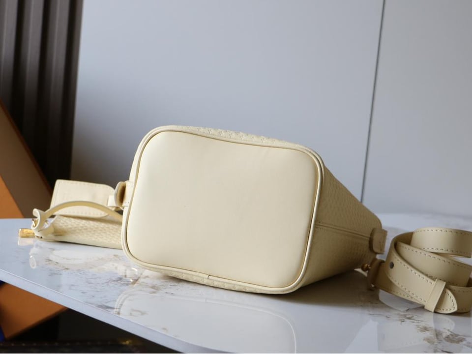 Louis Vuitton All In BB Bag Banane Gold 16cm M29479 view 8