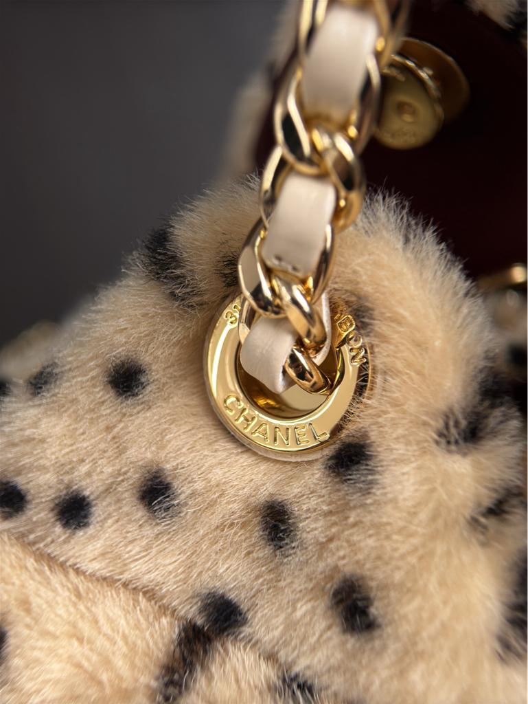Chanel 25 Mini Métiers D’art Handbag Light Beige And Black 22cm/8.7in view 4