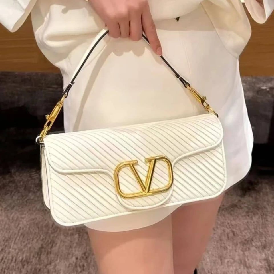 Valentino Garavani Locò Shoulder Bag In Pleated Nappa White 26Cm view 4