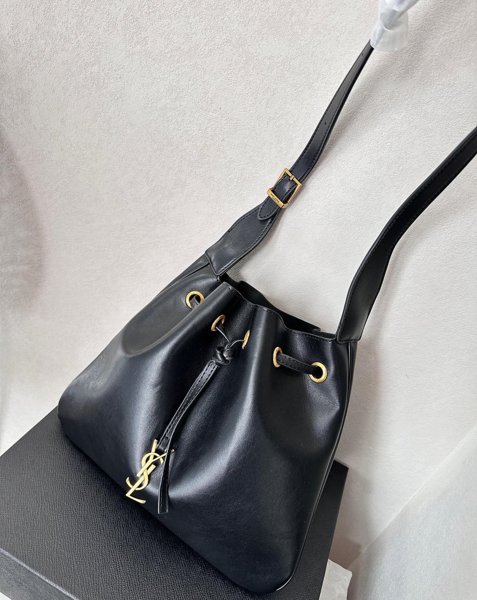 Saint Laurent Paris Vii Medium Flat Hobo Bag In Smooth Leather Black 28Cm view 4