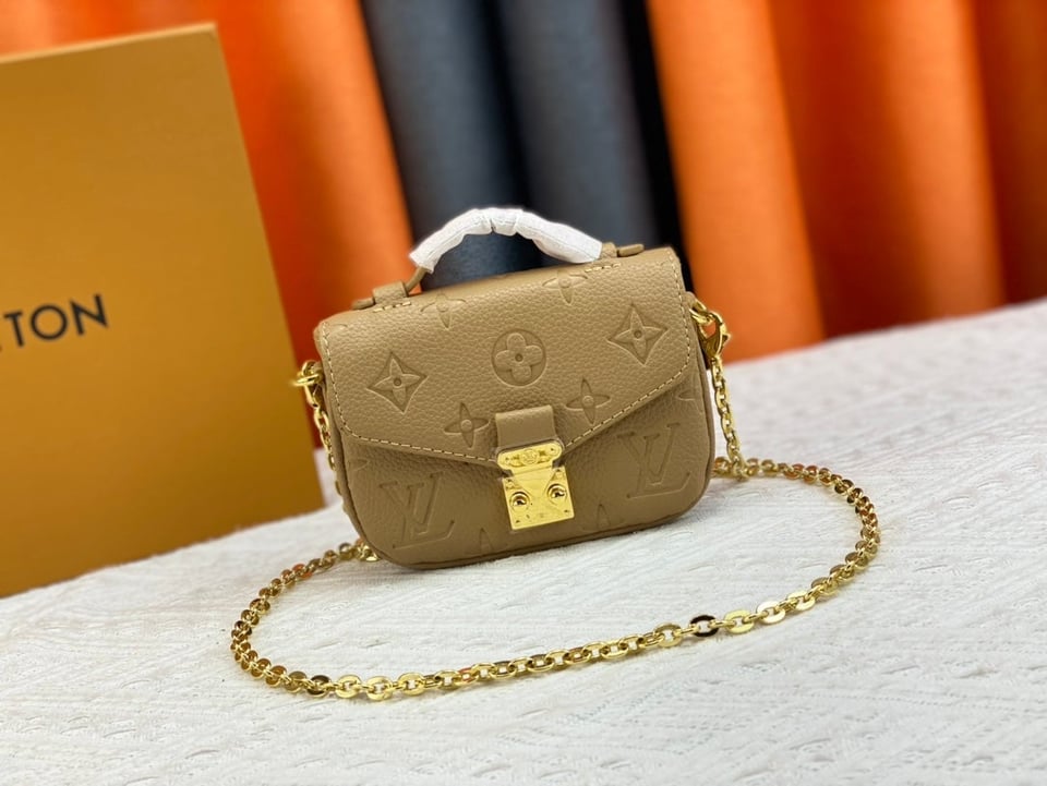 Louis Vuitton Micro Metis Beige Clair 14Cm view 10