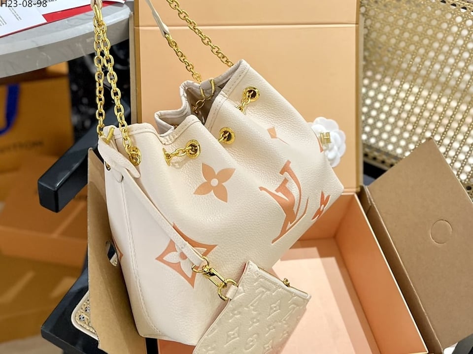 Louis Vuitton Summer Bundle Bag Beige 28Cm M46545 view 3