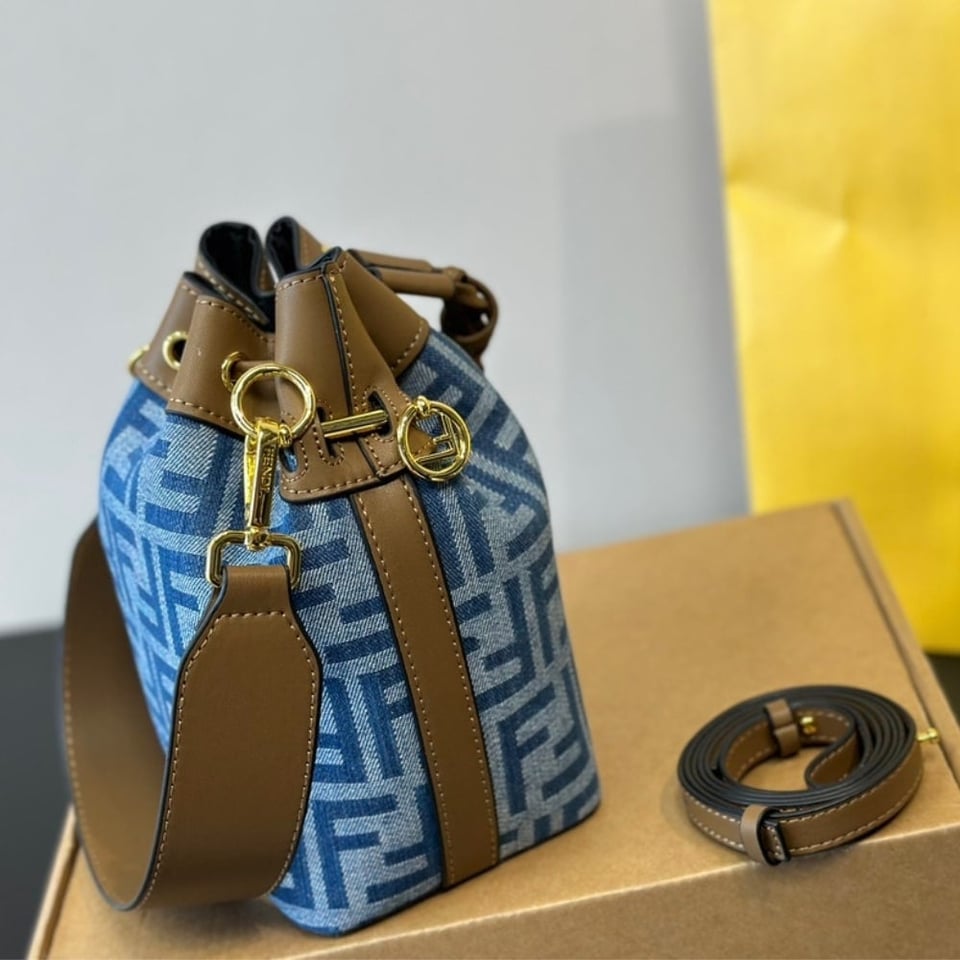 Fendi Mon Tresor Light Blue Ff Denim 12Cm view 7