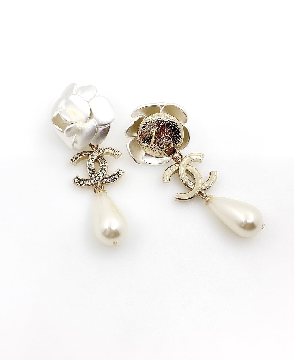Chanel Pearl Earrings view 3