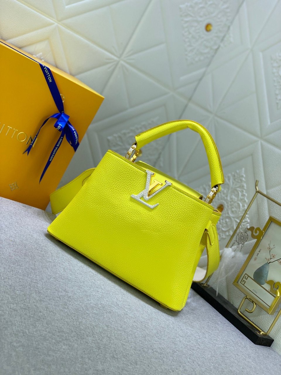 Louis Vuitton Capucines Bb Cedrat Yellow 27Cm view 9