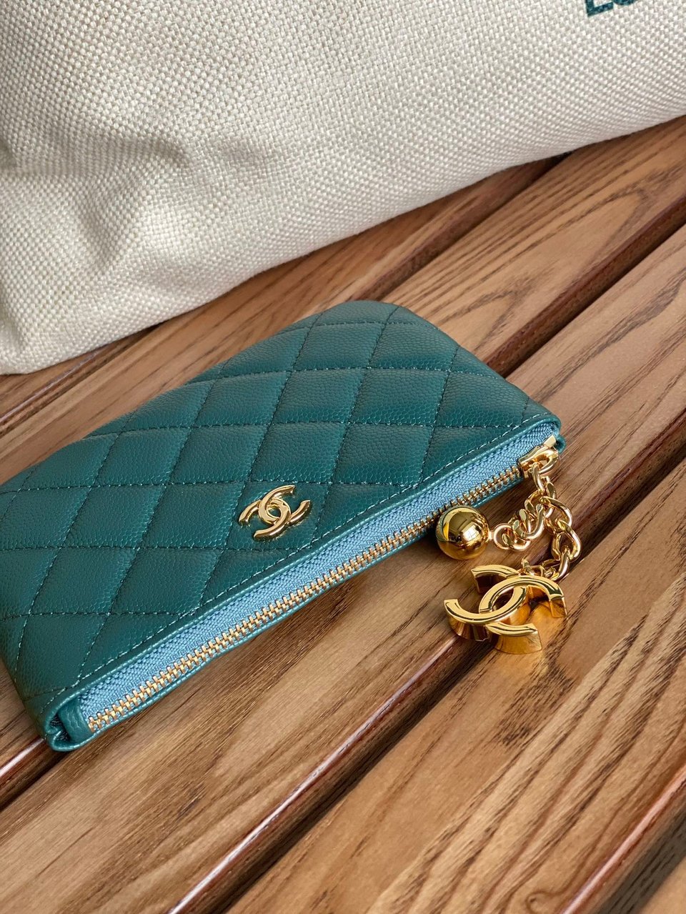 Chanel Zipped Wallet 14Cm Dark Green Caviar Gold Hardware view 3