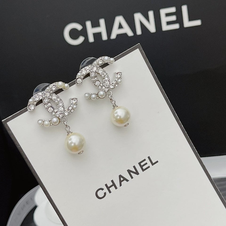 Chanel Silver Tone Metal Cc Pin Brooch Encrusted With Faux Pearls view 3