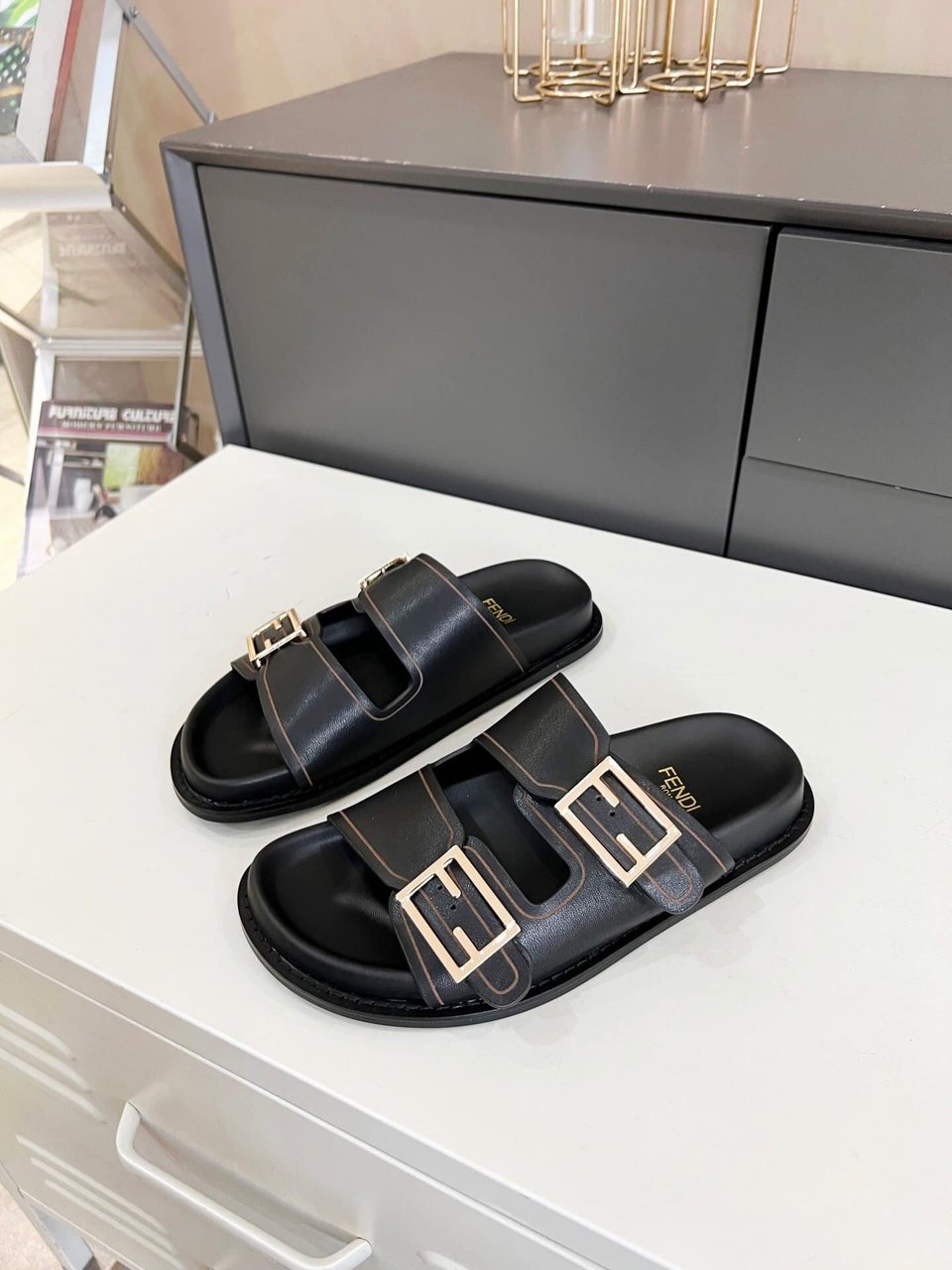 Fendi Feel Leather Slides Black view 5