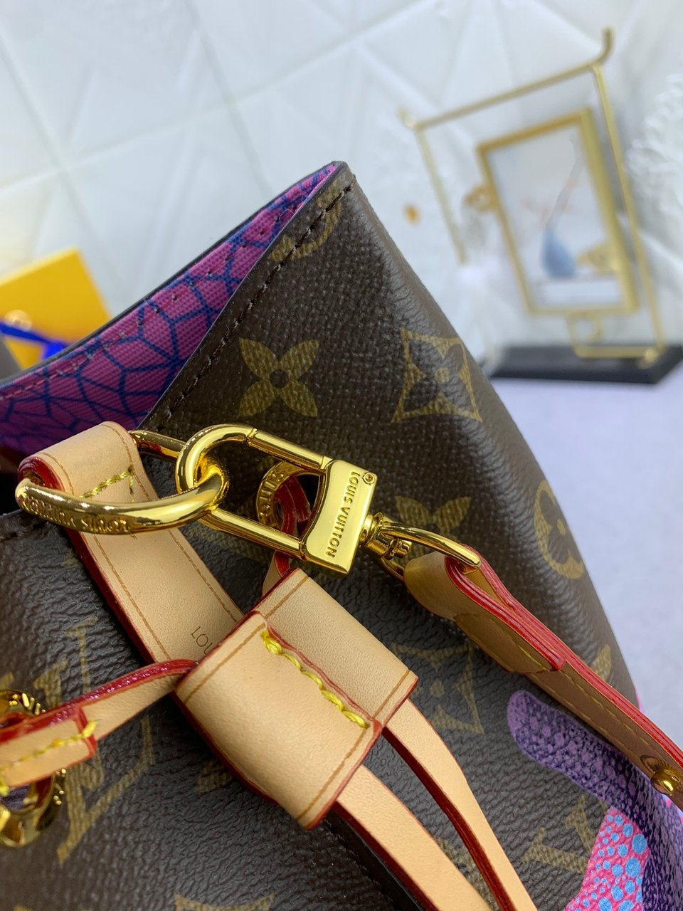 Louis Vuitton X Yayoi Kusam Neonoe Mm 26Cm M46473 view 6