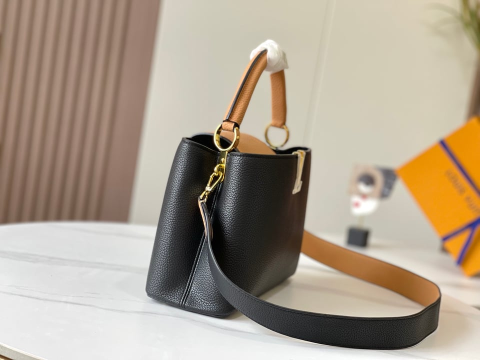 Louis Vuitton Capucines Mm Black 27Cm M59466 view 7
