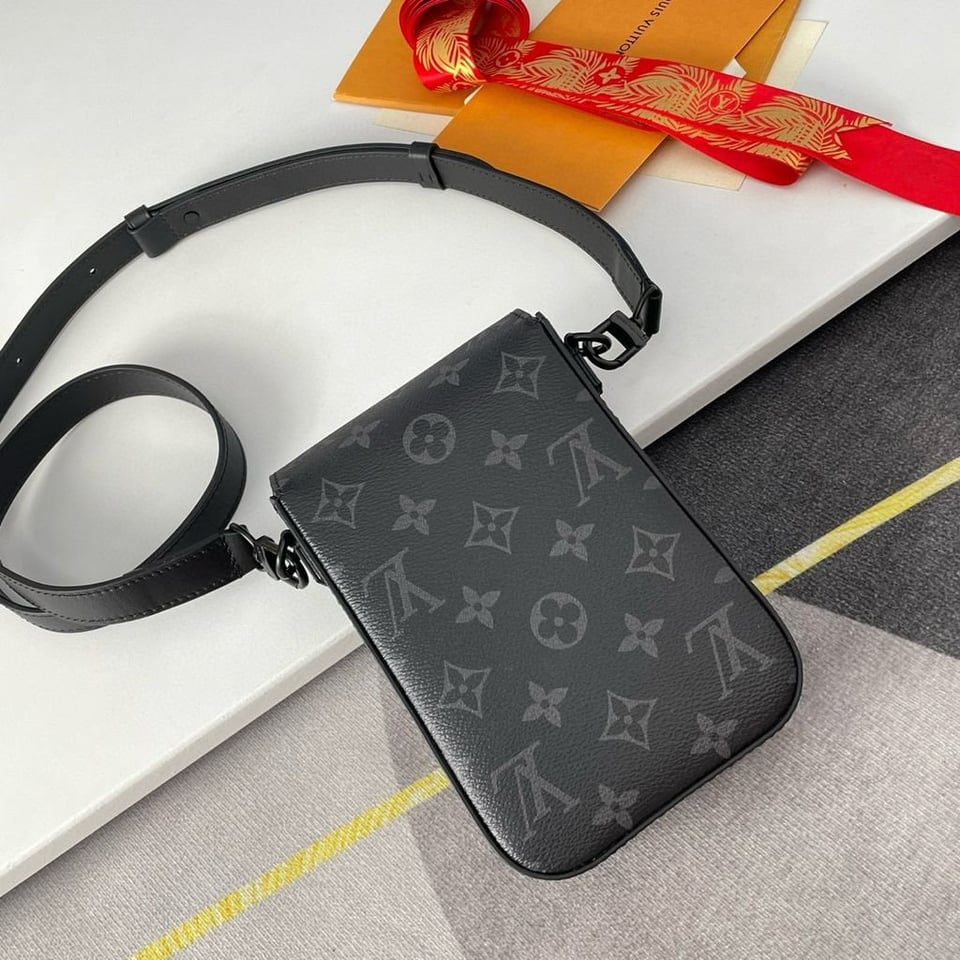 Louis Vuitton S-Lock Vertical Wearable Wallet Black 18Cm view 11