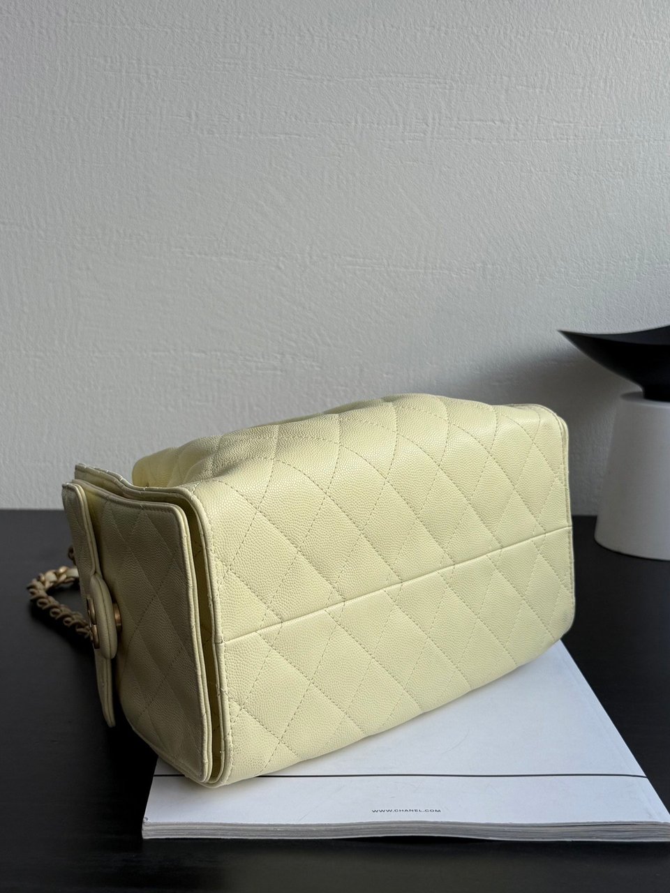 Chanel Spring-Summer 2025 Handbag Grained Calfskin &amp; Gold-Tone Metal Yellow 30Cm/ 11.8In view 5