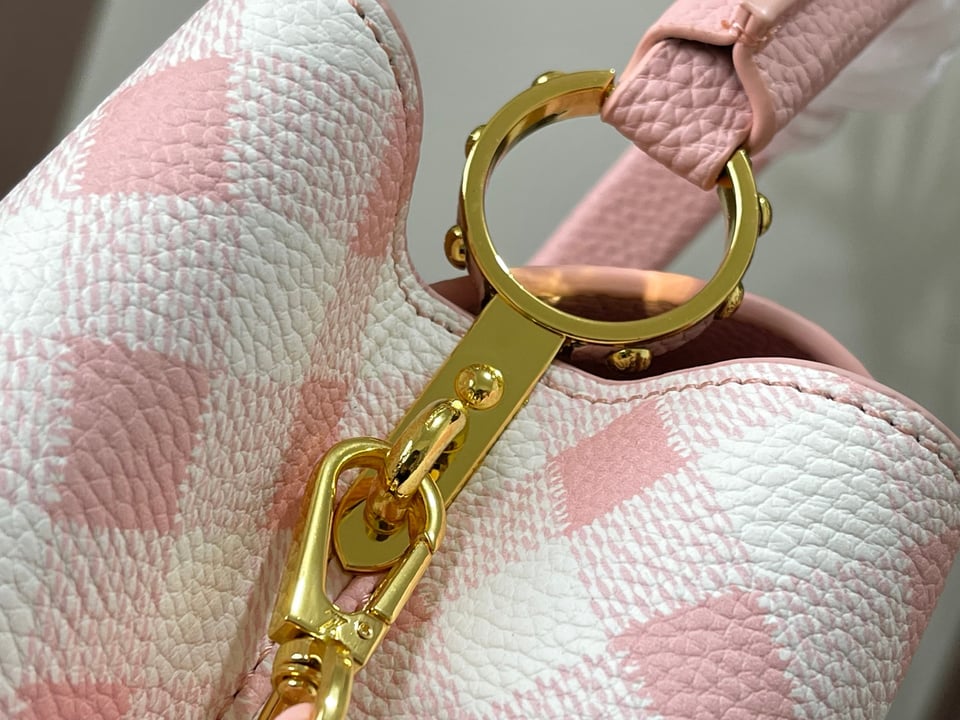 Louis Vuitton Capucines Bb Pink 27Cm M20717 view 6
