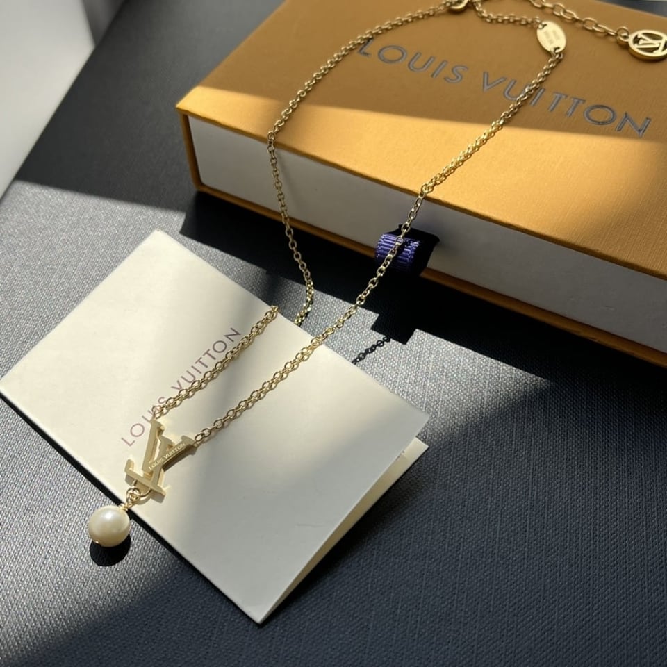 Louis Vuitton Lv Iconic Louisa Necklace M01623 view 2