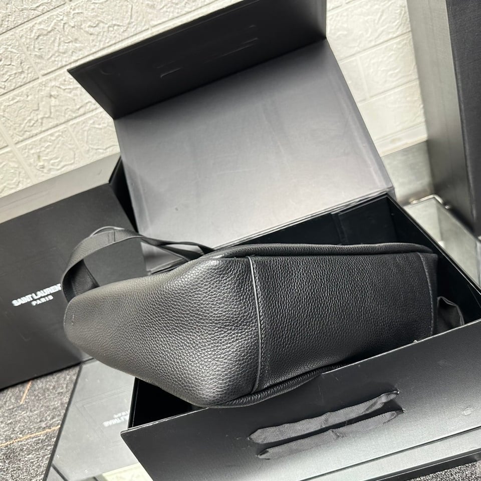 Saint Laurent Bea In Grained Leather Black 50Cm view 5