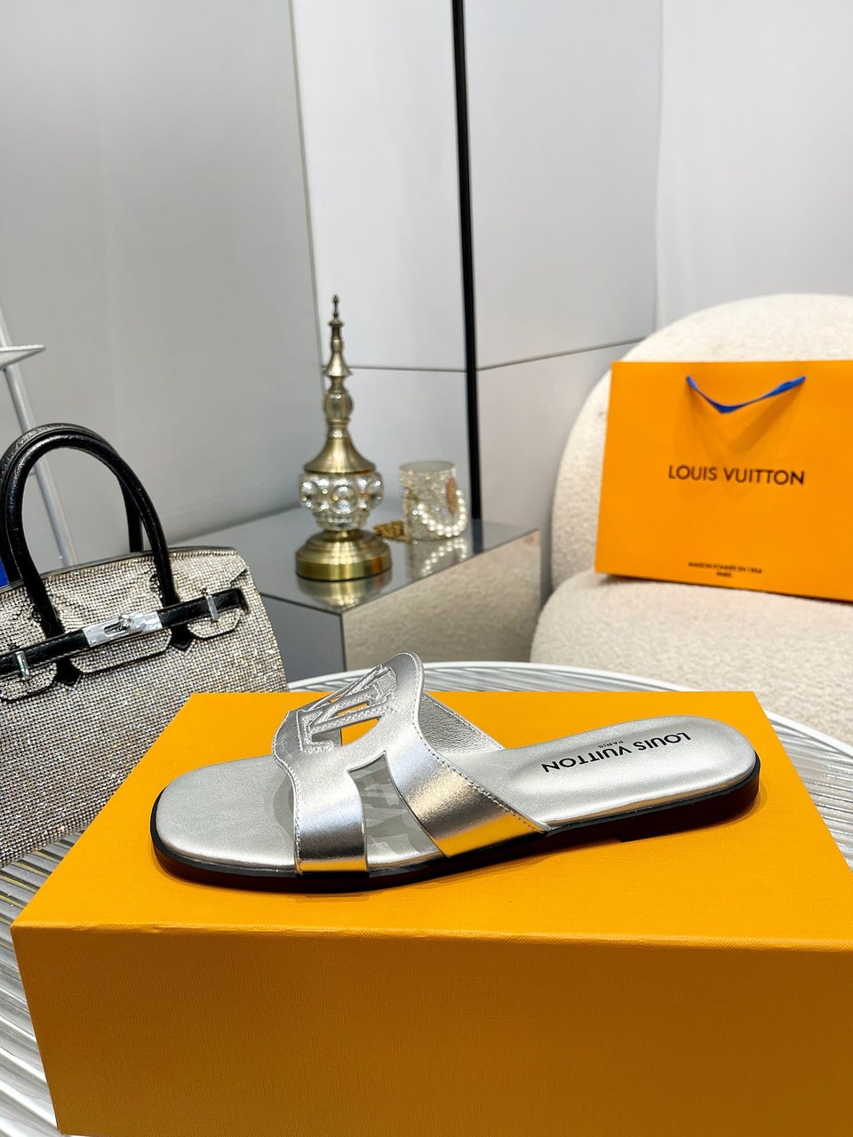 Louis Vuitton Lv Isola Flat Mule Silver 1Abqkh view 7
