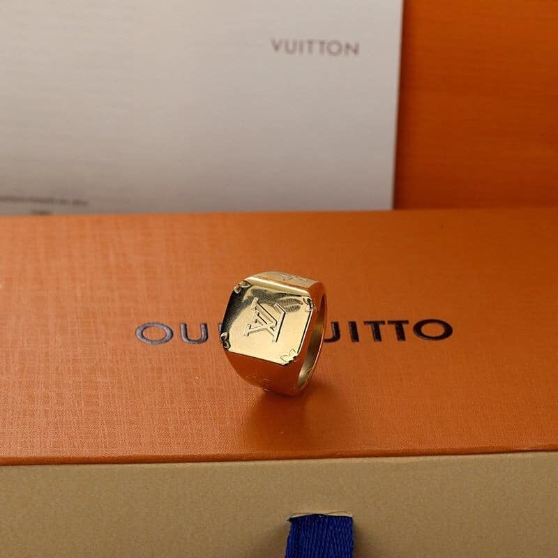 Louis Vuitton Gold Ring view 3