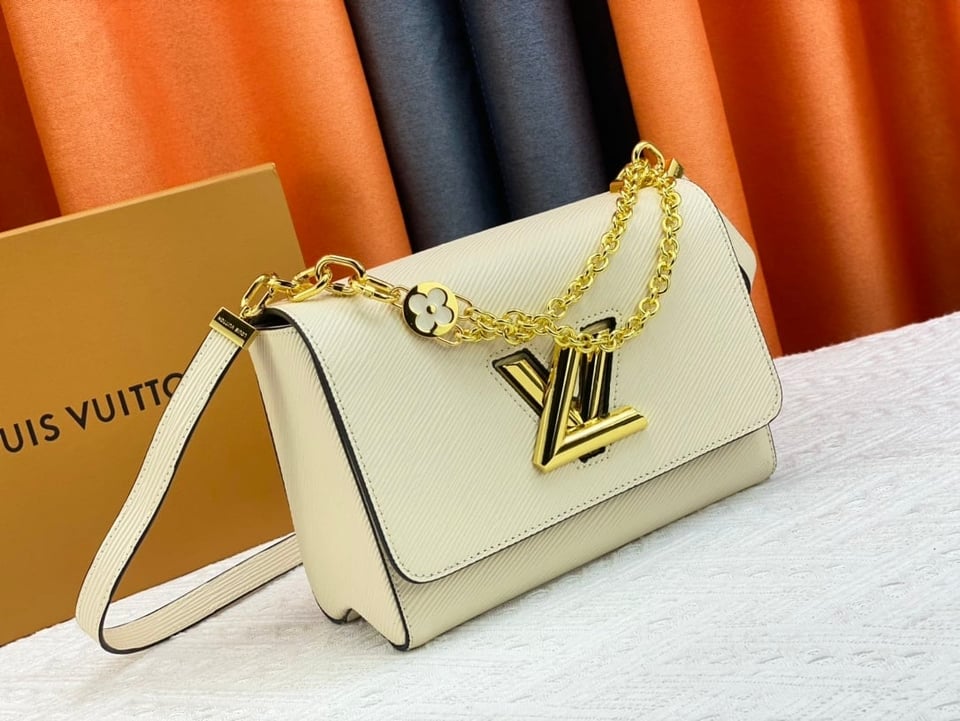 Louis Vuitton Twist Pm White 23Cm M59761 view 11