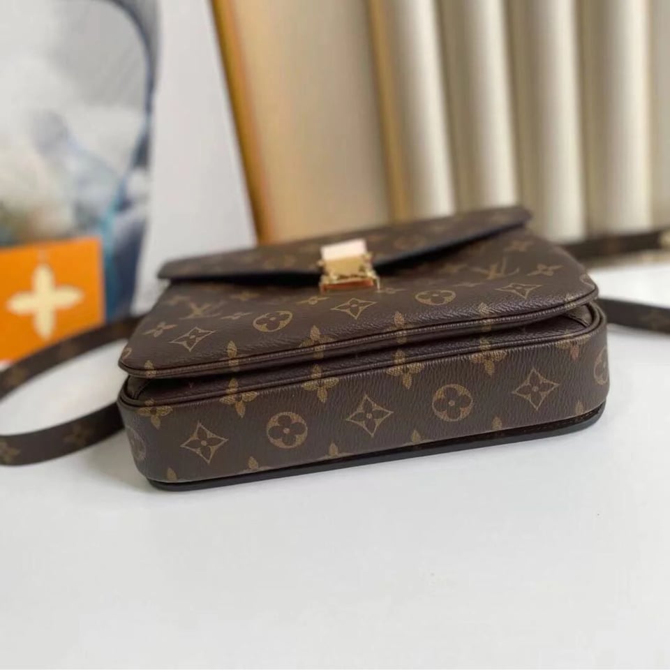 Louis Vuitton Louis Vuitton Pochette Métis 25cm view 11