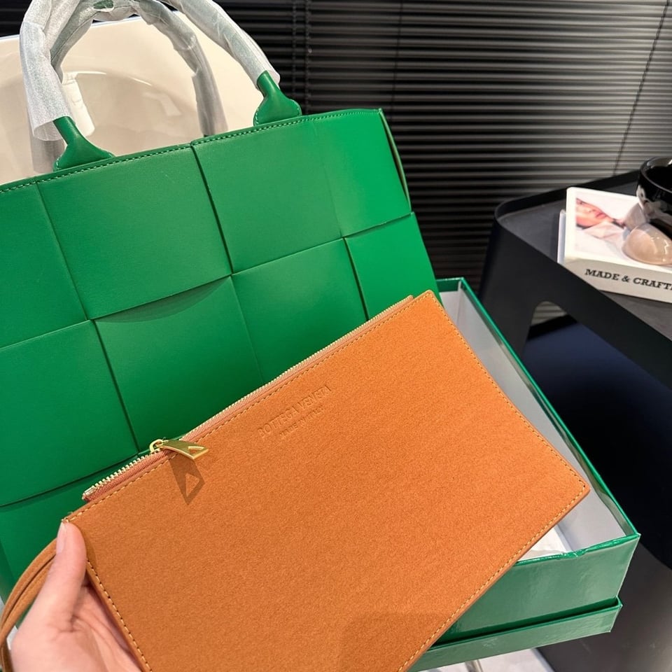 Bottega Veneta Arco Tote 37Cm view 7