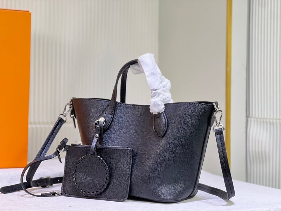 Louis Vuitton Blossom Pm Bag Black 20Cm view 8