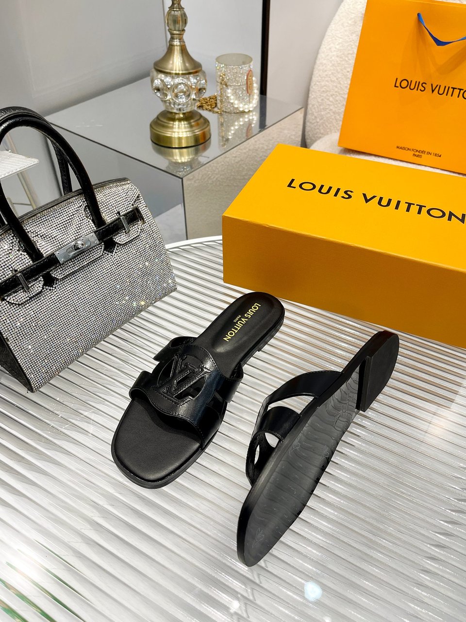 Louis Vuitton Lv Isola Flat Mule Black 1Abp0E view 6