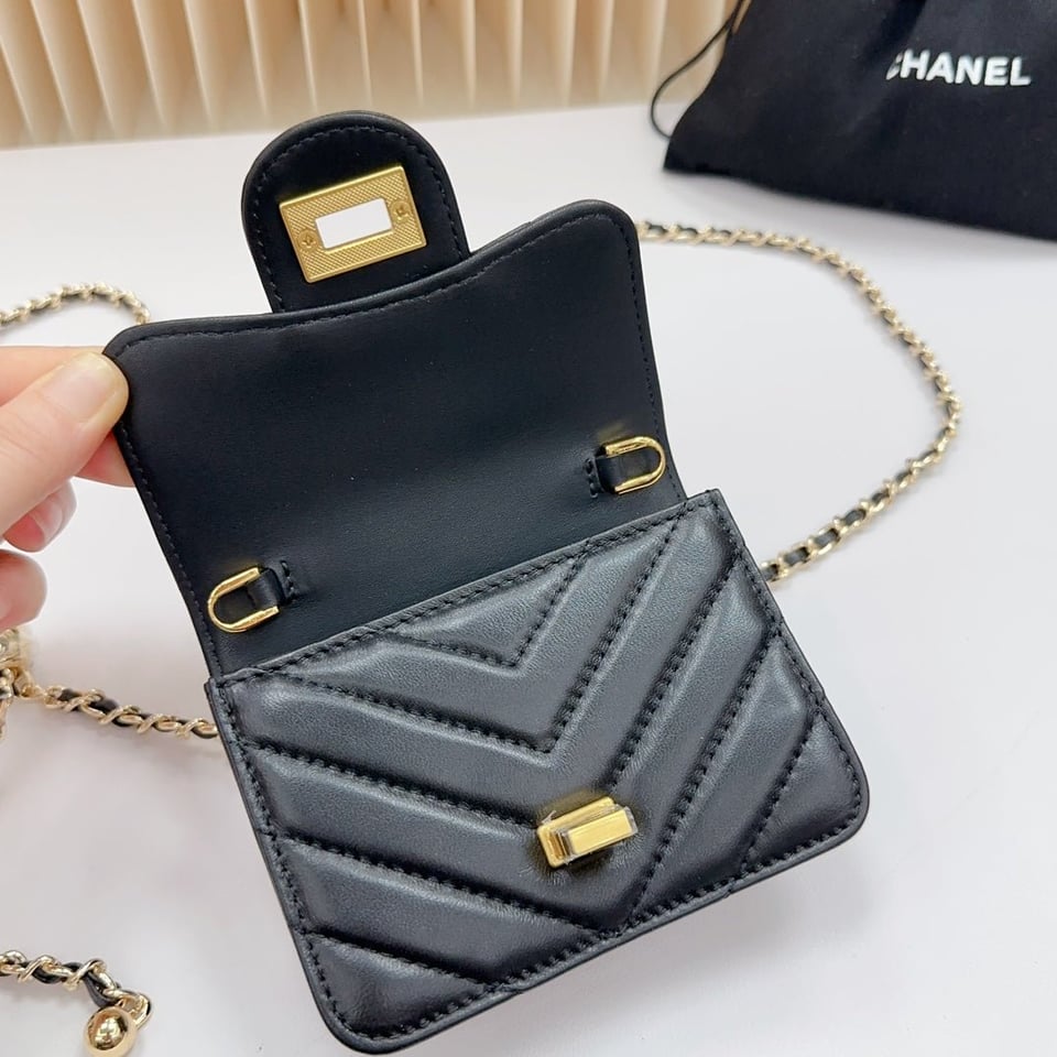 Chanel 2.55 Belt Black Chevron Lambskin Bag view 5