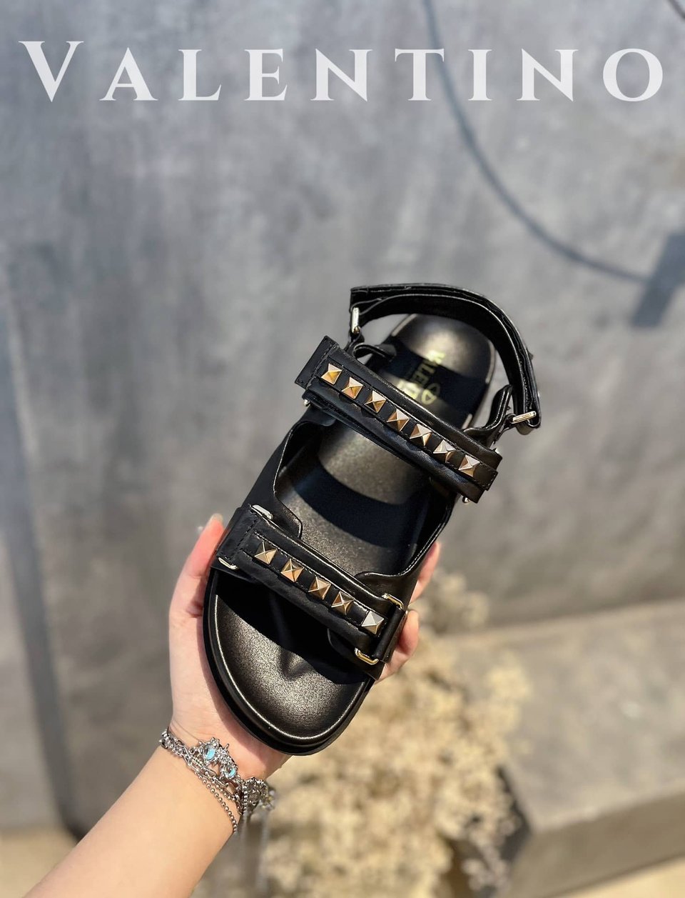 Valentino Garavani Rockstud Flat Sandal In Nappa Leather For Woman In Black Ws0Fe6Mnk 0No view 4