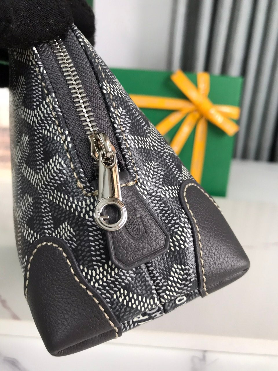 Goyard Vendôme Cosmetic Pouch 17cm Grey Black Goyardine Canvas And Calfskin Trim view 4