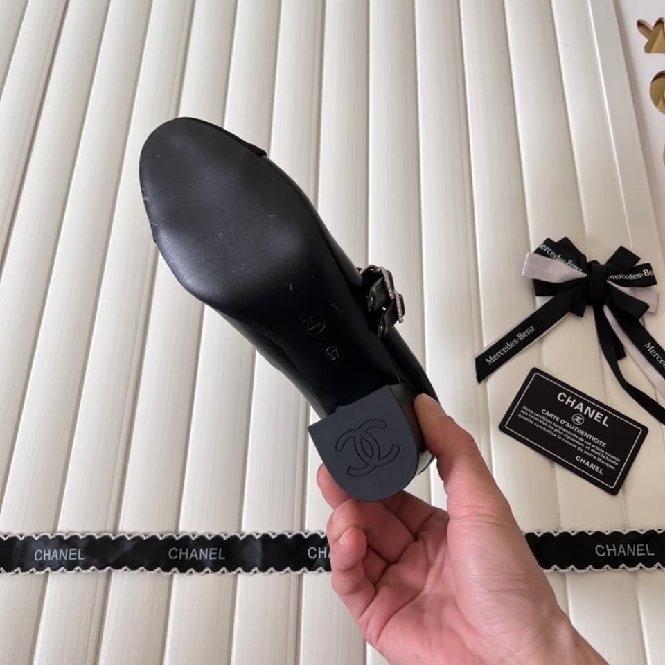 Chanel Mary Janes And Grosgrain Black G45696 B16524 Nx492 view 9