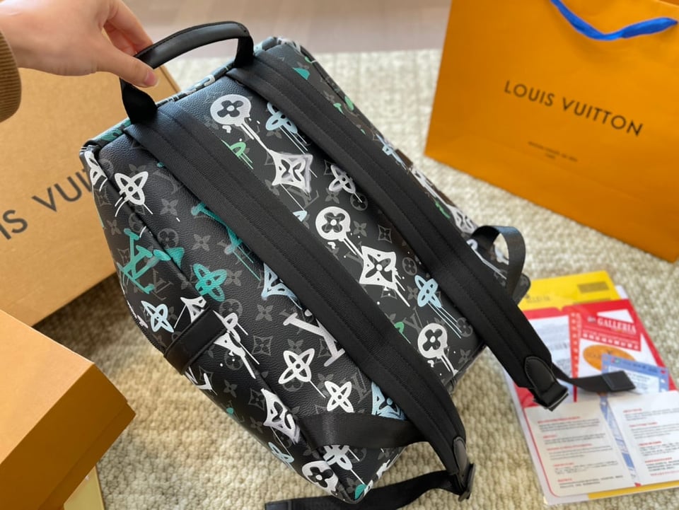 Louis Vuitton Discovery Backpack Graffiti Green 36Cm M21395 view 6