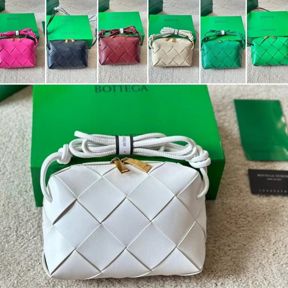 Bottega Veneta Small Camera Bag Mxn 52 400 18Cm view 4