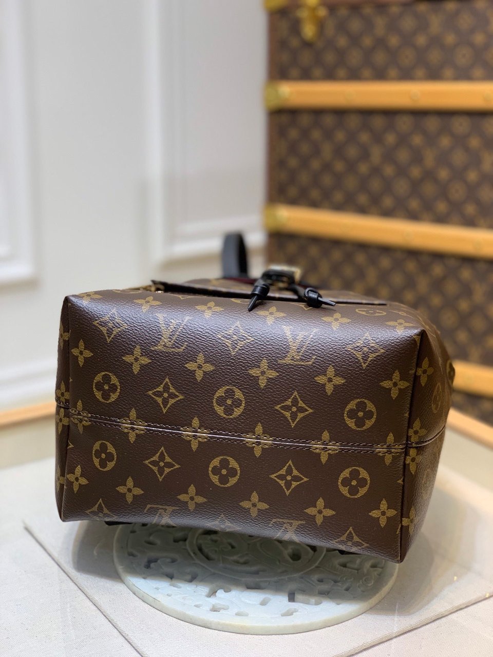 Louis Vuitton Montsouris 33Cm Black view 3