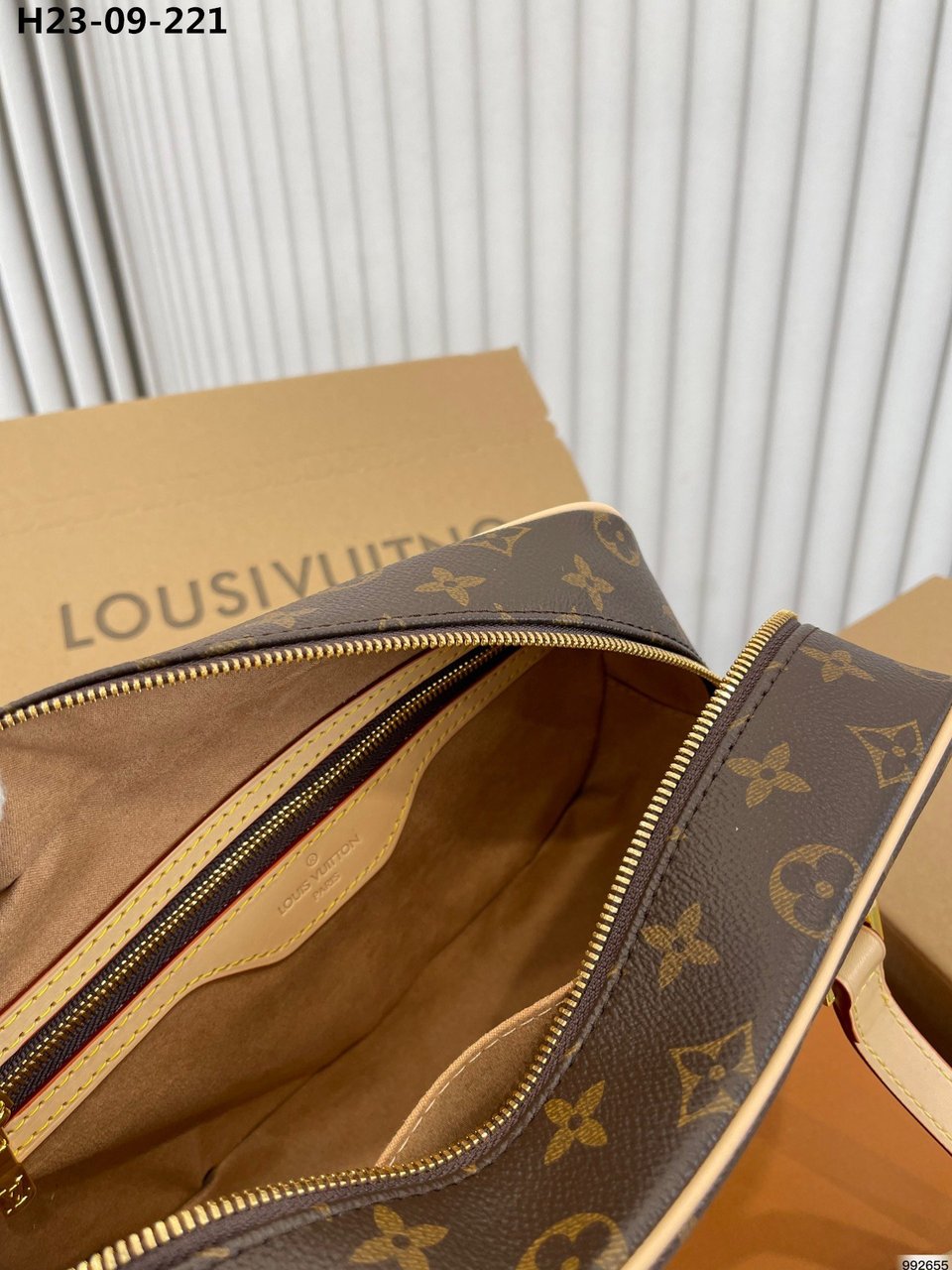Louis Vuitton Cite Bag Monogram Brown 25Cm M46321 view 6