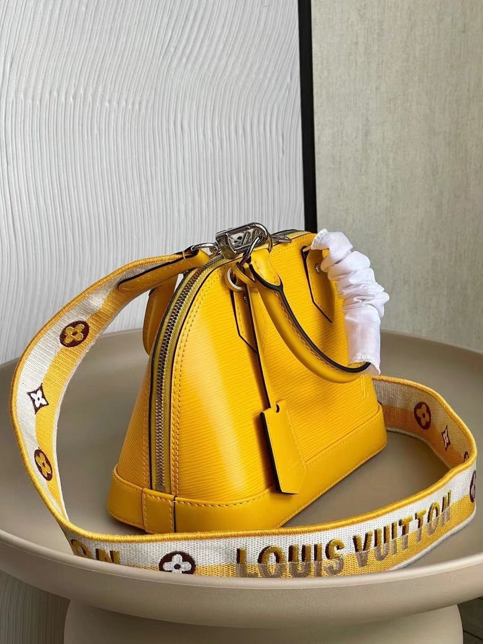 Louis Vuitton Alma Bb 23Cm Sunflower Yellow view 6