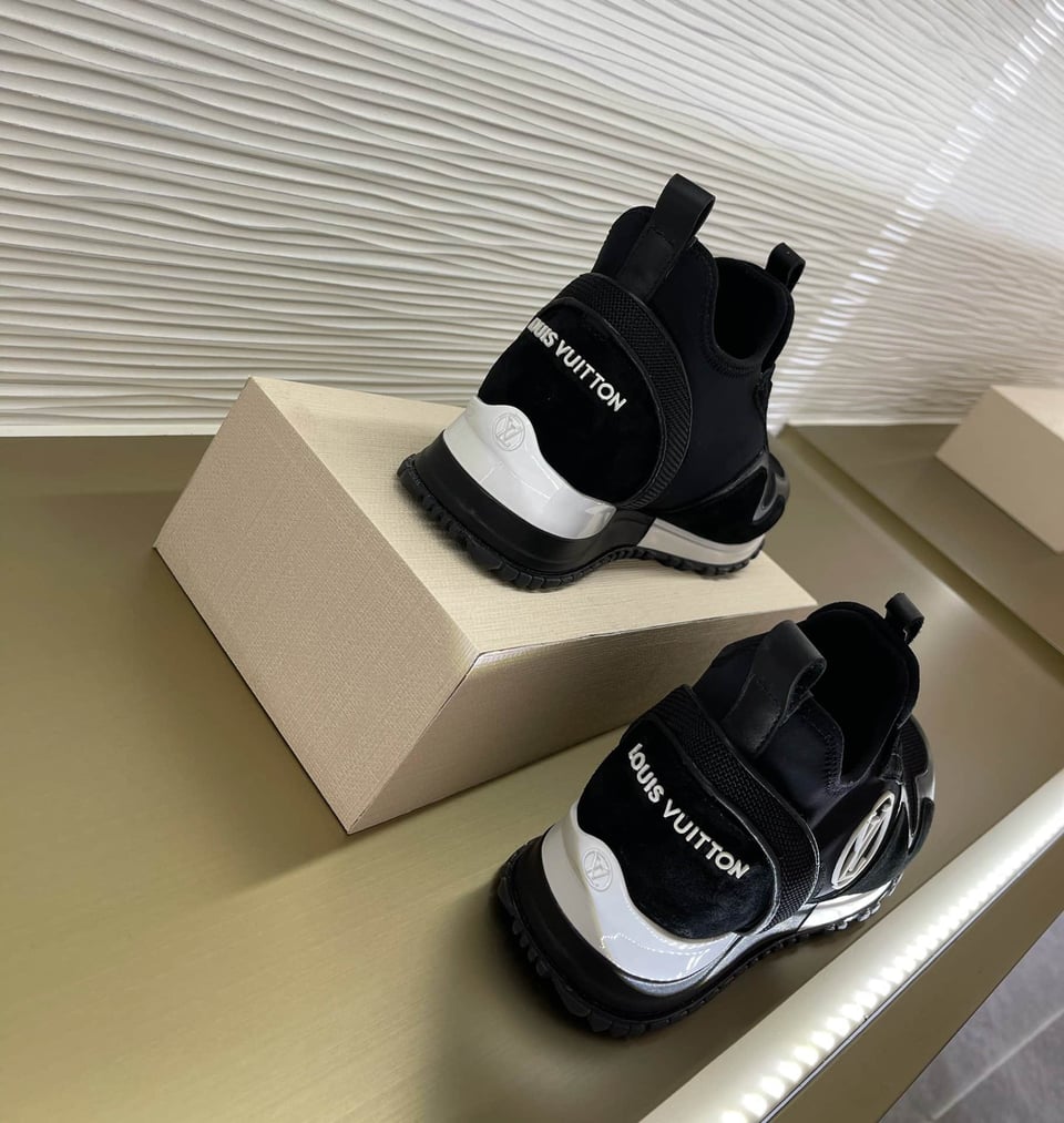 Louis Vuitton Run Away Sneaker Black 1A9Er7 view 10