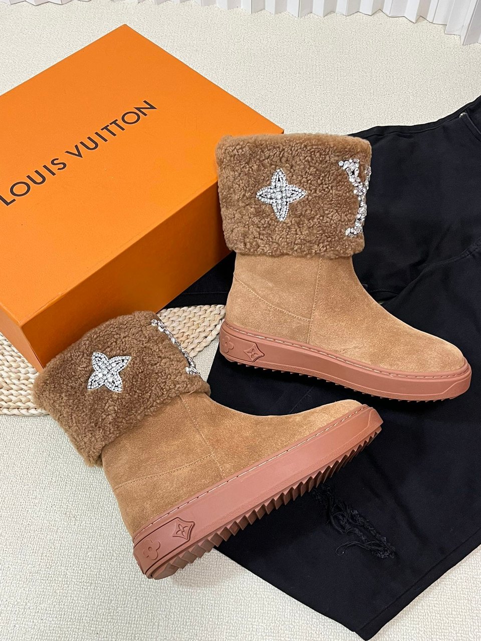 Louis Vuitton Ankle Boot Studded With Diamonds Brown view 4