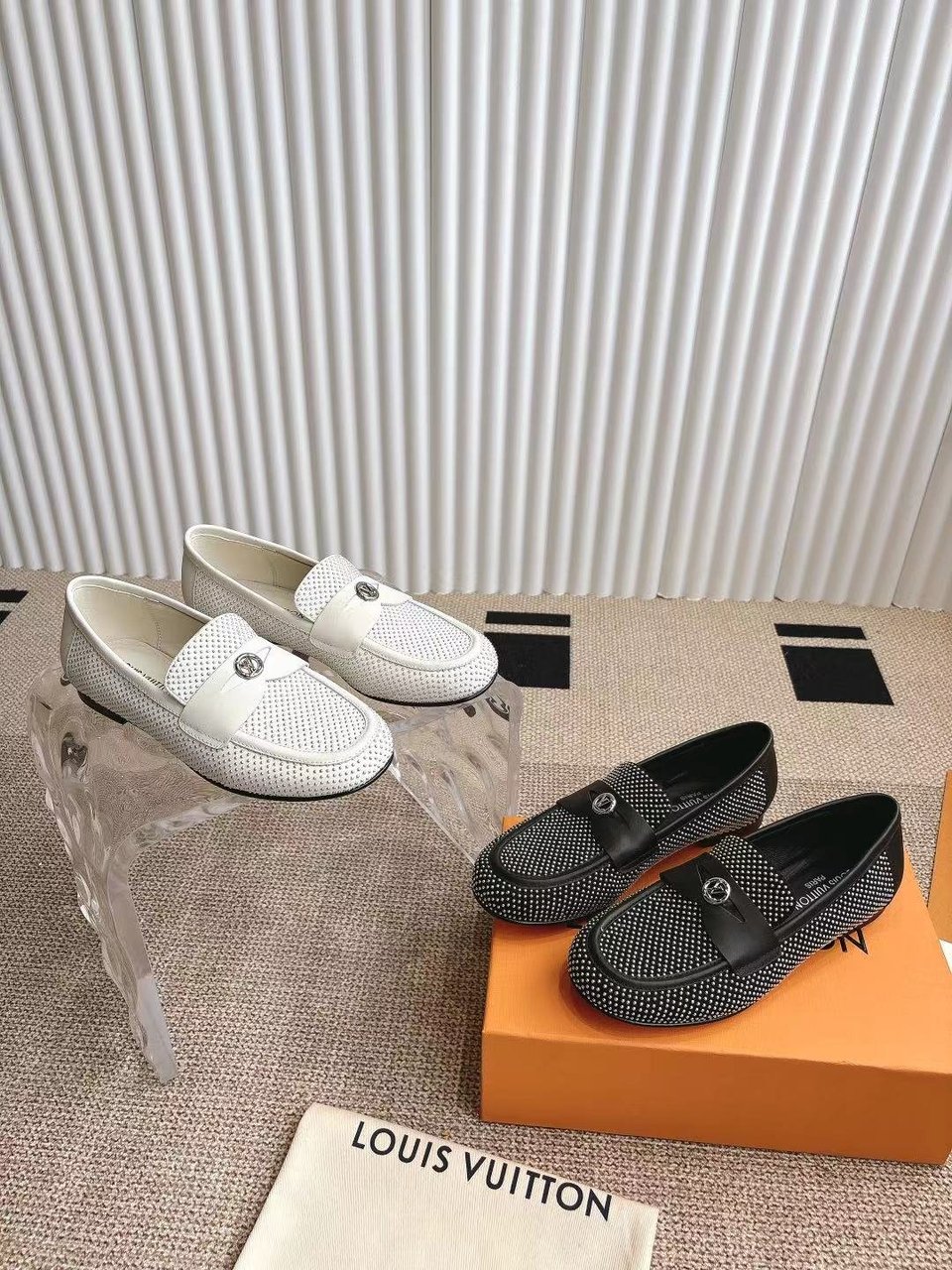 Louis Vuitton Soho Flat Loafer White1AGXDC view 11