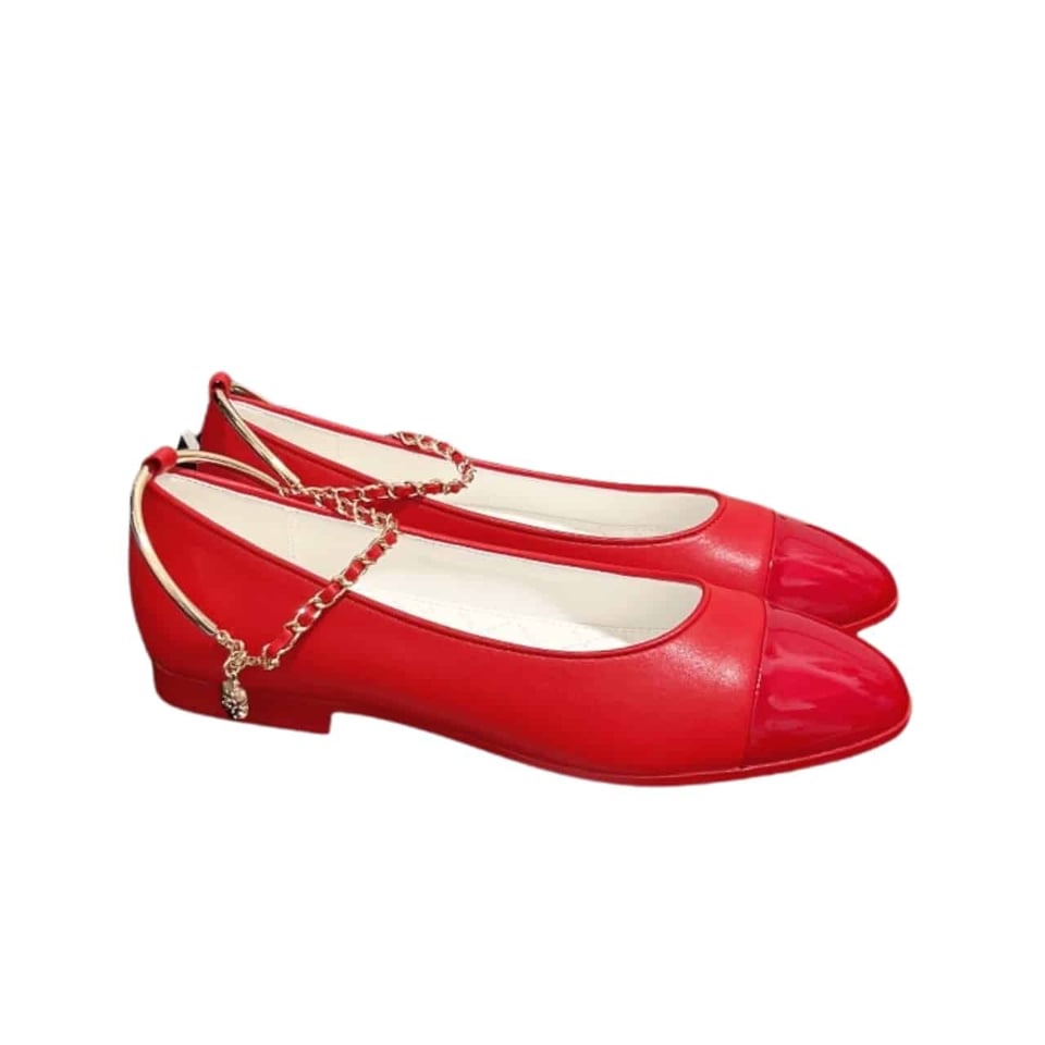 Chanel Interlocking Cc Logo Ballet Flats Red view 2