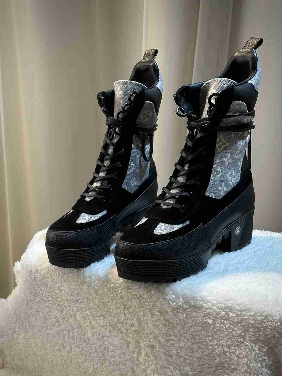 Louis Vuitton Laureate Platform Desert Boot Grey 1Ab2X9 view 8