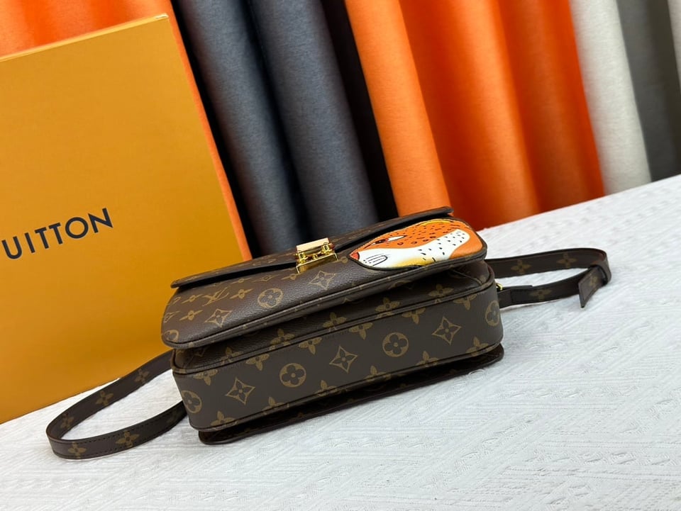 Louis Vuitton Pochette M Tis Monogram Coated Canvas 25Cm M47203 view 7