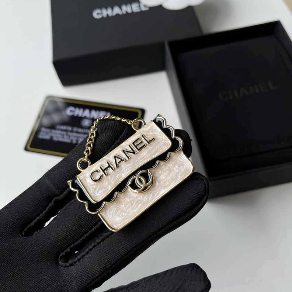 Chanel Chanel Bag Shaped Brooch view 8