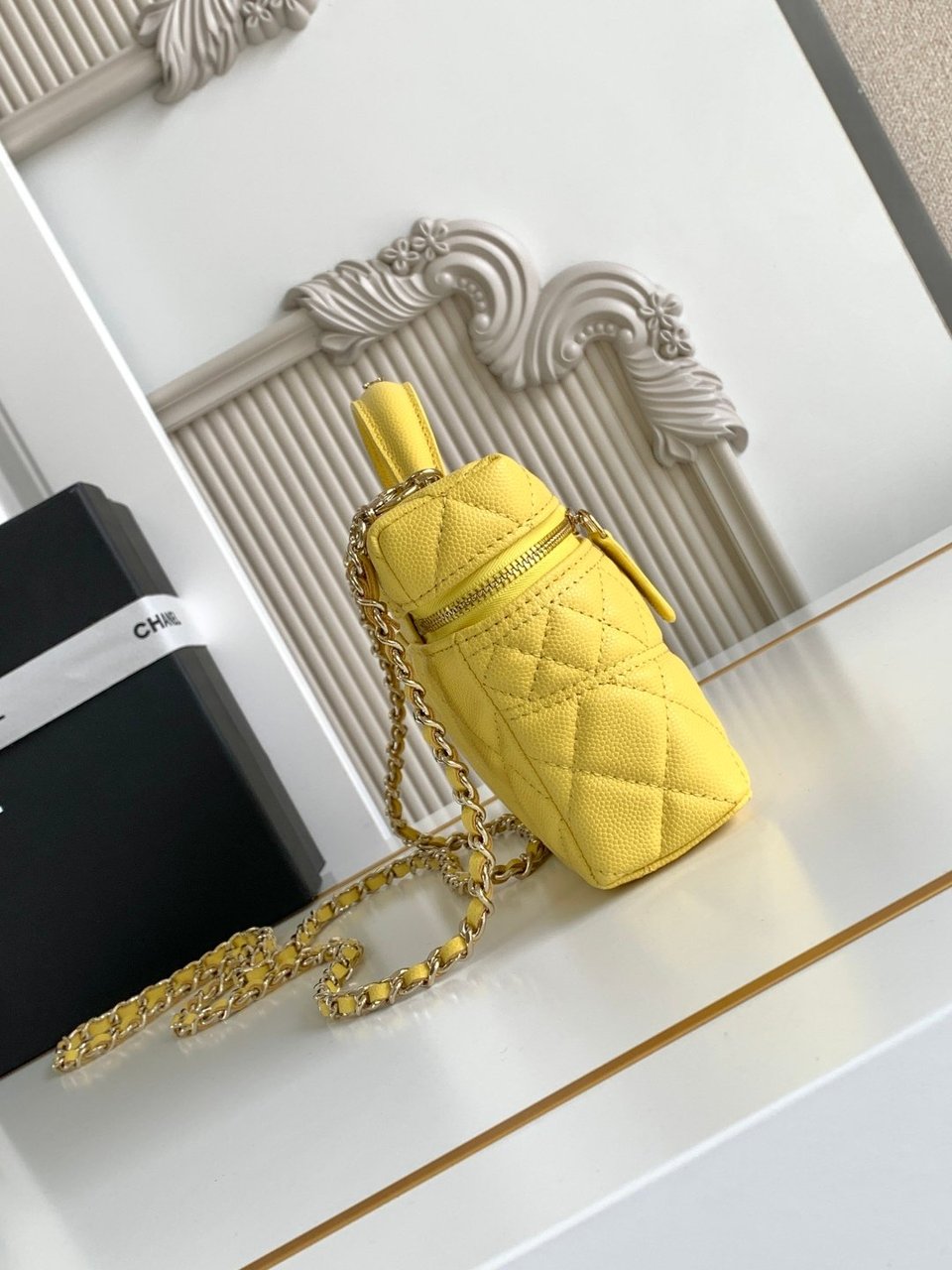 Chanel 25C Vanity Case Yellow 20cm view 10