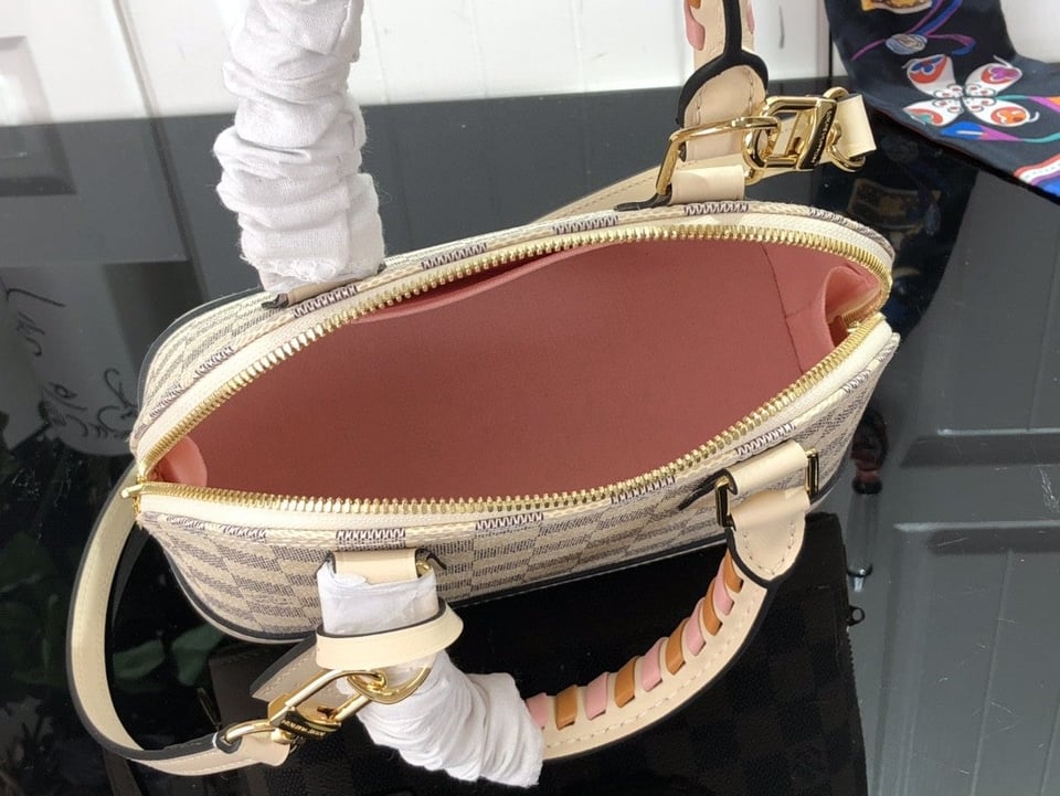 Louis Vuitton Damier Azur Alma Bb 23Cm view 3