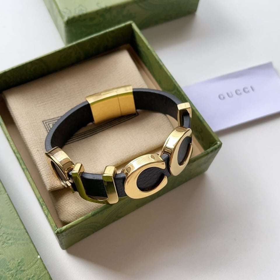 Gucci Leather Bracelet With Gucci Script view 3