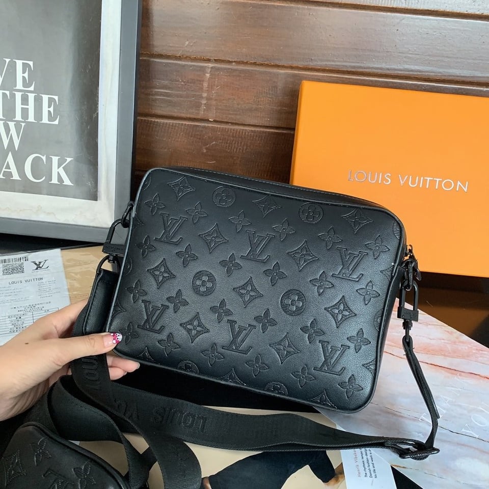 Louis Vuitton Duo Messenger Bag Black 25Cm M69827 view 5